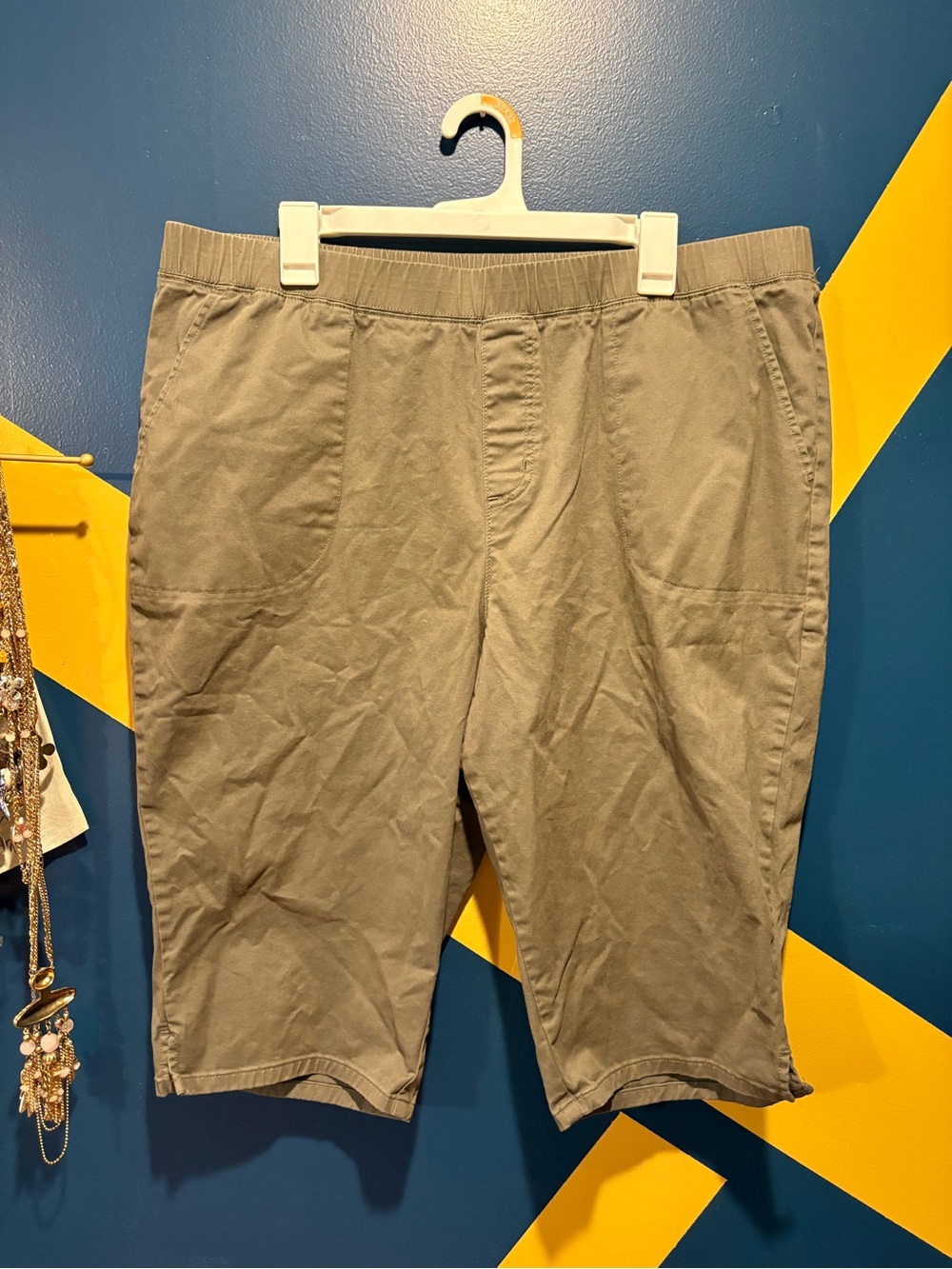 D & Co. Olive Green High Rise Bermuda Shorts EUC